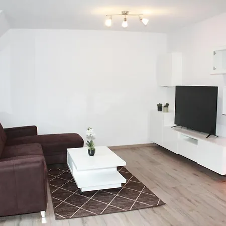 Muelheim Heissen Mit Grossem Balkon Мильгейм-на-Руре