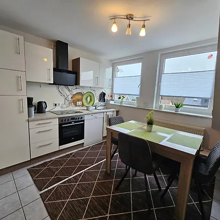 Muelheim Heissen Mit Grossem Balkon Мильгейм-на-Руре